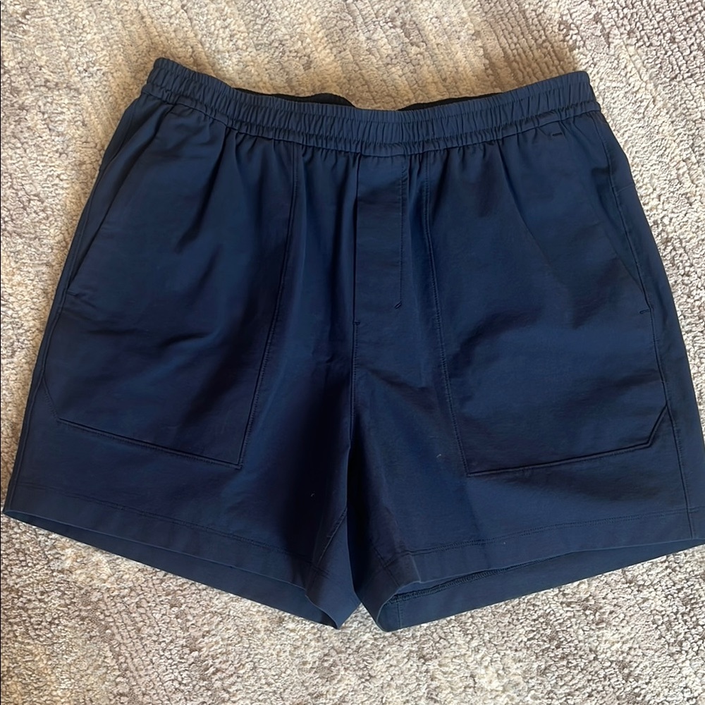 Lululemon 🍋 men’s size L bowline short 5” stretch cotton Versa twill